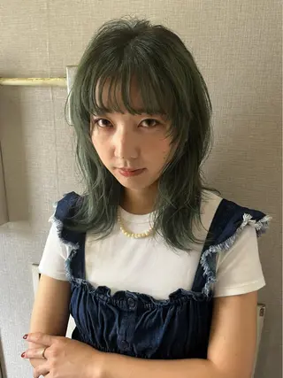 ミディアム カラー レイヤーカット/ブラ ウンカラー/河野凜のヘアスタイル