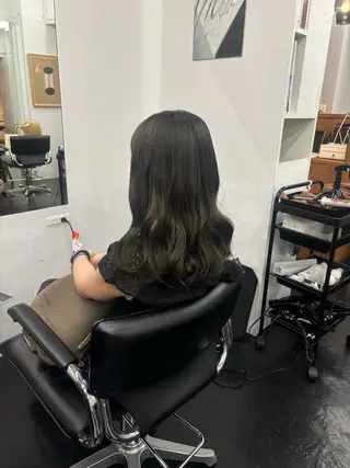 セミロング カラー 【ヤマザキアヤメ】 艶カラー/縮毛矯正のヘアスタイル