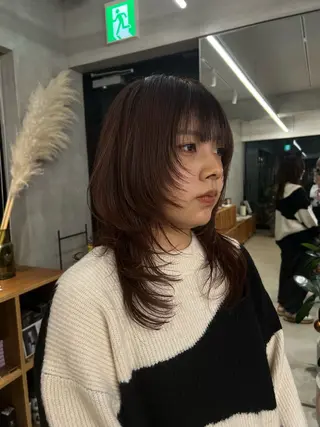 ミディアム サカモト ナオミのヘアスタイル