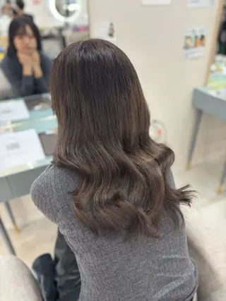 セミロング 加藤 未来のヘアスタイル