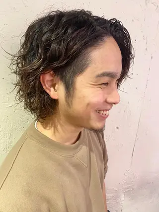 パーマ メンズ 推しカラー オタク美容師 山本のヘアスタイル