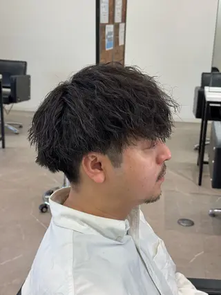 ショート パーマ メンズ 東 拓己のヘアスタイル