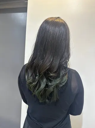セミロング レイヤー 艶々カラーのヘアスタイル
