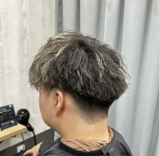 カラー パーマ メンズ 【パーマ】【デザイン カラー】拳🌊のヘアスタイル