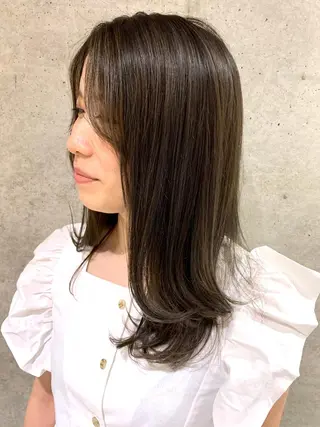 セミロング カラー ハイライトが 得意なニキです😊のヘアスタイル