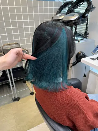 セミロング 寒色/ベージュヘア ブリーチありMiOのヘアスタイル