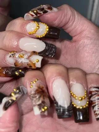 ネイル さゆり￤推しキャラ ￤ロングネイル🩷のネイルデザイン