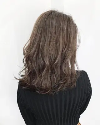 セミロング カラー 👑圧倒的カラー👑 佐々木祐希のヘアスタイル