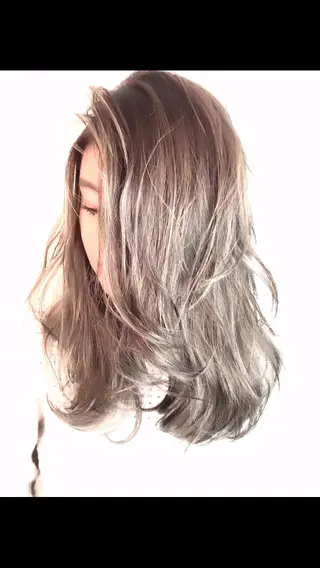 セミロング カラー 白髪ぼかし×デザイン 🕊️🫧ホウジョウのヘアスタイル
