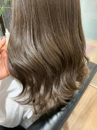 セミロング カラー 薄田 珠美のヘアスタイル