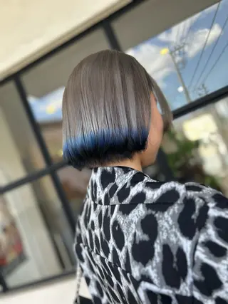 ショート カラー 井上 花音のヘアスタイル