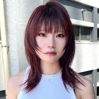 ミディアム ウルフ/レイヤー/ ブリーチカラーのヘアスタイル