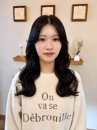 ロング カラー 角岡 真帆のヘアスタイル