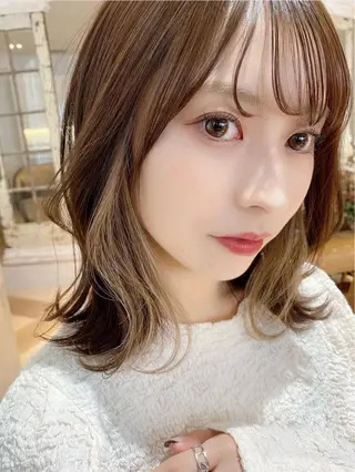 ミディアム 興津/韓国レイヤー ダブルカラー美髪縮毛のヘアスタイル