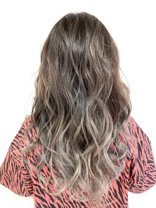 ロング カラー 鶴﨑 美優亜のヘアスタイル