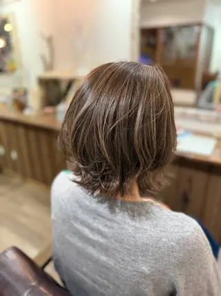 ショート カラー L'la  citta(ララチッタ)所属・小片 百音のヘアスタイル