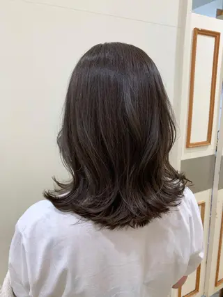 ミディアム カラー ぱつっとボブ/ 小野あかねのヘアスタイル