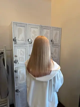 ロング カラー ルプラボウ/梨菜/ ハイトーン/ブリーチのヘアスタイル