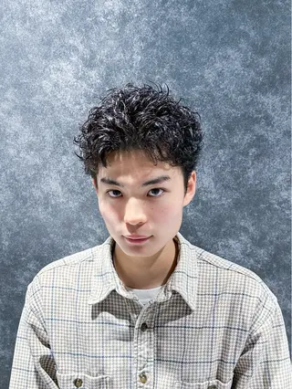 ショート パーマ メンズ フェザーパーマ職人 🪶ryosukeのヘアスタイル