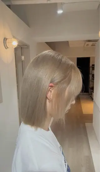 カラー ニトウ レイナのヘアスタイル