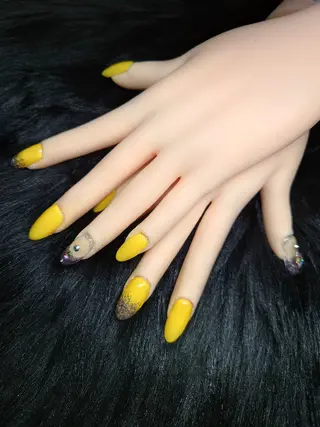 ネイル White  Se7enのネイルデザイン