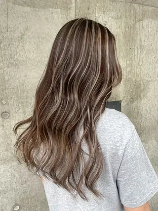 ロング 🫧ハイライトカラー 🫧 𝓜𝓘𝓤のヘアスタイル