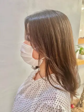 セミロング 岡田 優香のヘアスタイル