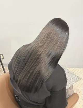 カラー 中山 実優のヘアスタイル