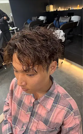 パーマ メンズ CLOVER学園前所属・鶴井 地のヘアスタイル