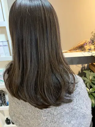 セミロング カラー ヘアアレンジ キッズ ネイル マツエク・マツパ アイブロウ 透明感カラー🤎 ゆりのヘアスタイル