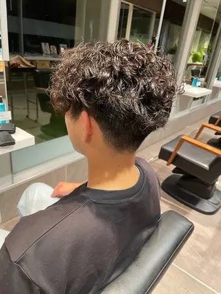 ショート パーマ メンズ 顔周りだけで垢抜ける レイヤー/小池 祐のヘアスタイル