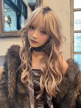ロング カラー 抜きっぱなしブロンド /ハイトーン/カナタのヘアスタイル