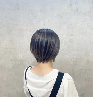 ショート カラー 佐々木  まゆかのヘアスタイル