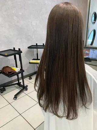 ロング カラー アートディレクター 尾内 友美のヘアスタイル