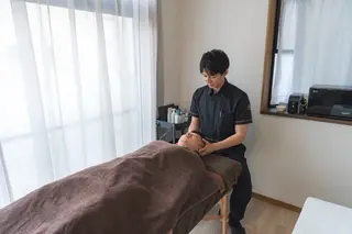 カイロ整体＆スキンケアLabo　いろは所属・赤見 貴司のエステ・リラクイメージ