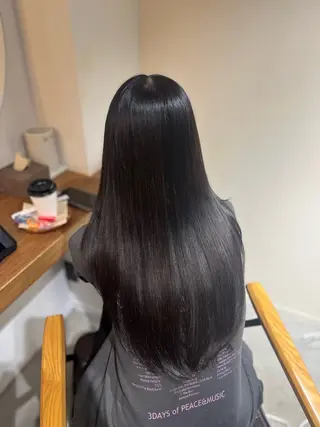 ロング 塩川ももこ/ 自然な縮毛矯正のヘアスタイル