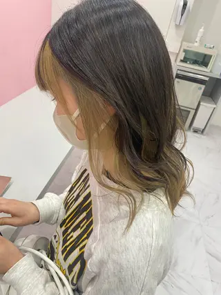 ロング カラー 小谷野 真優のヘアスタイル