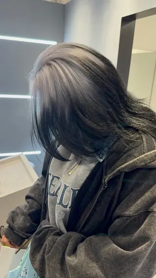 ロング カラー インナーカラー 推し ブリーチ 髪質改善のヘアスタイル