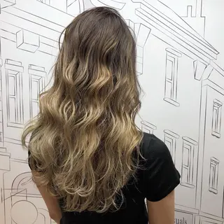 ロング カラー TOMOKA 艶髪/透明感カラーのヘアスタイル