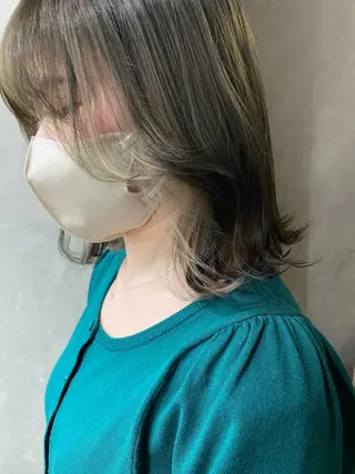 ミディアム カラー ツキノキ ミナのヘアスタイル