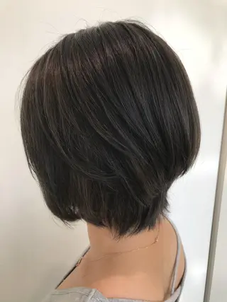 ショート カラー 清藤綾/脱白髪染め 白髪ぼかしハイライトのヘアスタイル