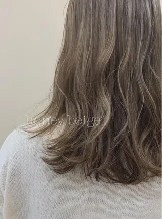 ミディアム カラー ぱつっとボブ/ 小野あかねのヘアスタイル