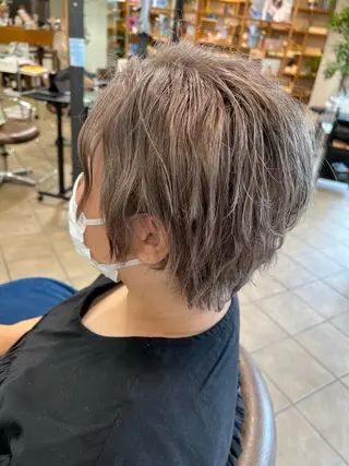 ショート カラー メテオ ／ヘアカラー 西川菜実のヘアスタイル