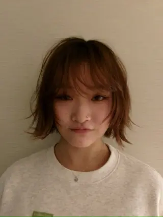 ミディアム カラー ヘアアレンジ タイトボブ個性派カラ ーAKANEのヘアスタイル