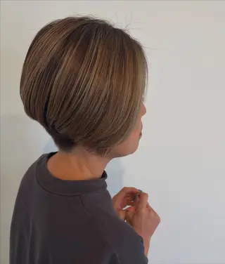 ショート カラー 吉本 美希のヘアスタイル