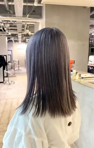 ミディアム 黒染め落とし ムラ修正　ハイトーンのヘアスタイル