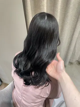 ミディアム ayano / 透明感・くすみカラーのヘアスタイル