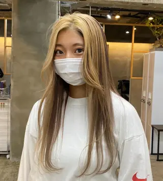 ロング カラー 茜璃/ブリーチカラー /レイヤーカットのヘアスタイル