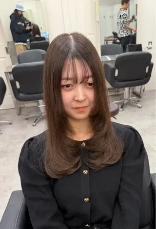 セミロング 🫧とぅるん艶髪🫧 透明感カラー×猿渡のヘアスタイル