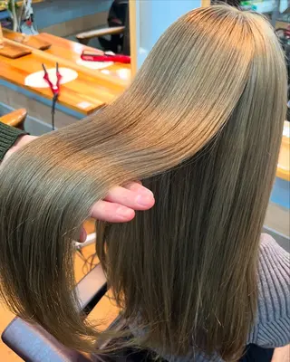 ロング カラー 🫧ハイトーン/ ブリーチ🫧白石航汰のヘアスタイル